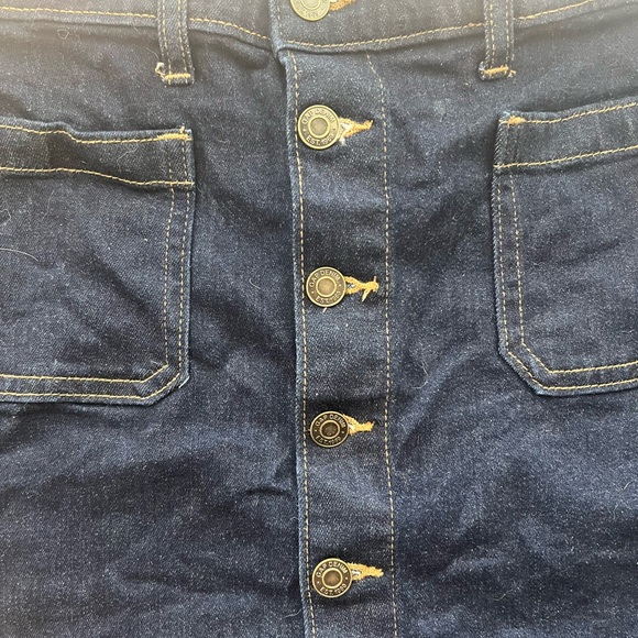 GAP Mini Skirt - Picture 2 of 3